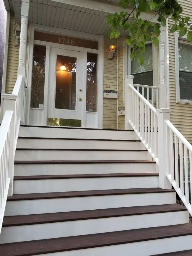 1746 W Nelson St, Unit 1746 W Nelson Apt #1