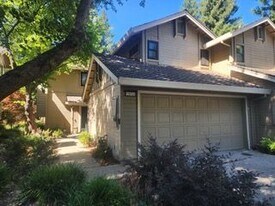 2070 University Park Dr in Sacramento, CA - Building Photo