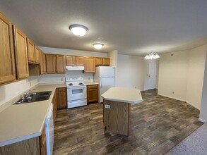 River Bluff Apartments in Fergus Falls, MN - Building Photo - Building Photo