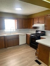517 N Western Ave in Cordell, OK - Foto de edificio - Building Photo