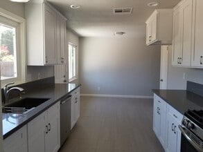 2500 Dana Ln in Modesto, CA - Building Photo - Building Photo