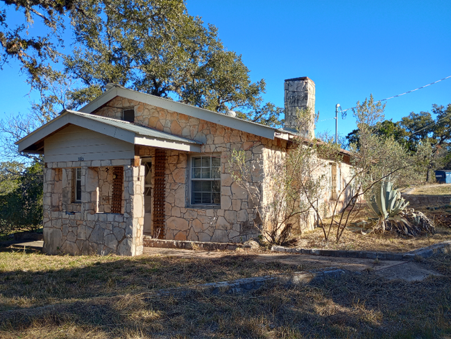 585 Indigo Trl in Pipe Creek, TX - Building Photo - Building Photo