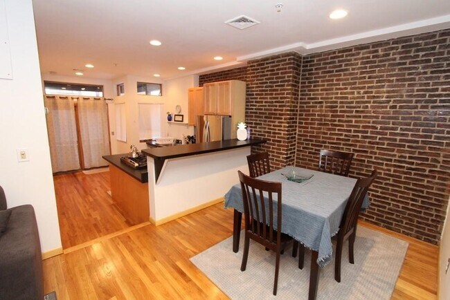 49-51 Temple Pl-Unit -2R in Boston, MA - Building Photo - Building Photo