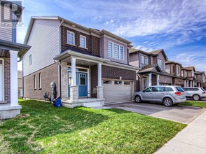 51 Beauchamp Dr in Cambridge, ON - Building Photo - Building Photo