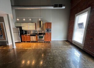 113 W 5th St in Kansas City, MO - Building Photo - Building Photo