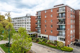 Hammond Park Condominiums in Chestnut Hill, MA - Building Photo - Building Photo