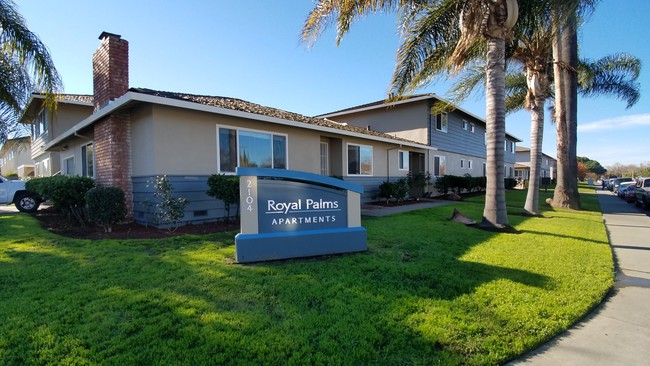 Royal Palms in Santa Clara, CA - Foto de edificio - Building Photo