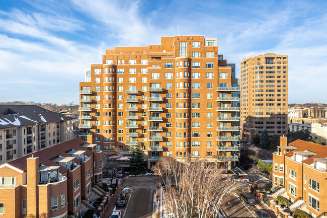 Kirkwood in Kansas City, MO - Foto de edificio - Building Photo