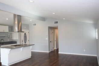 2534 Mobley St in San Diego, CA - Building Photo - Building Photo