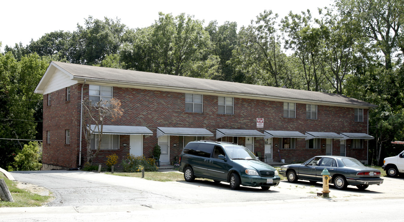 1752-1762 S 5th St in St. Charles, MO - Building Photo