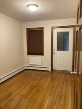 6063 60th Ln, Unit 3 in Maspeth, NY - Foto de edificio - Building Photo