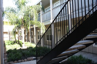 Granada Apartments in Galveston, TX - Foto de edificio - Building Photo