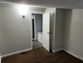 19 E James St, Unit Apt 2 in River Rouge, MI - Foto de edificio - Building Photo