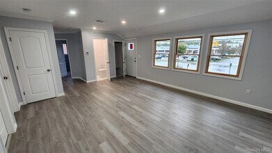 126 Forest Ave in Glen Cove, NY - Building Photo - Building Photo