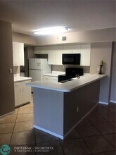 2620 S University Dr in Davie, FL - Building Photo - Building Photo
