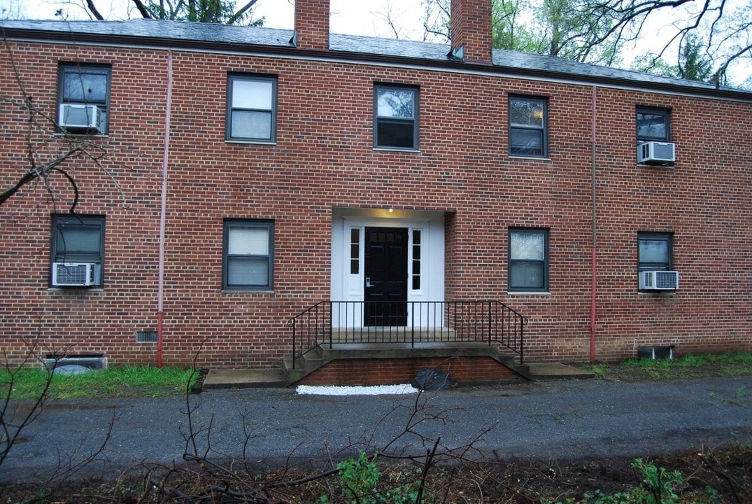 7404 Columbia Ave in College Park, MD - Building Photo