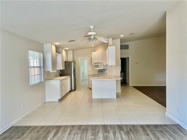 4824 Lasqueti Way in Naples, FL - Building Photo - Building Photo