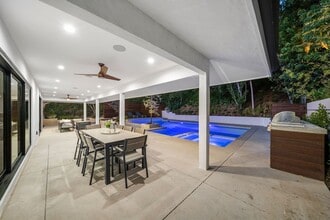 16110 Clear Oak Dr in Los Angeles, CA - Building Photo - Building Photo