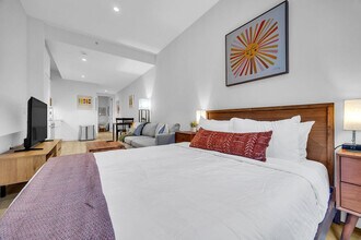 980 6th Ave in New York, NY - Building Photo - Building Photo