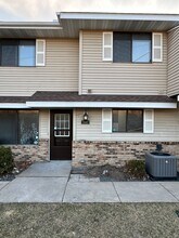 7542 Vinewood Ct in Osseo, MN - Building Photo - Building Photo