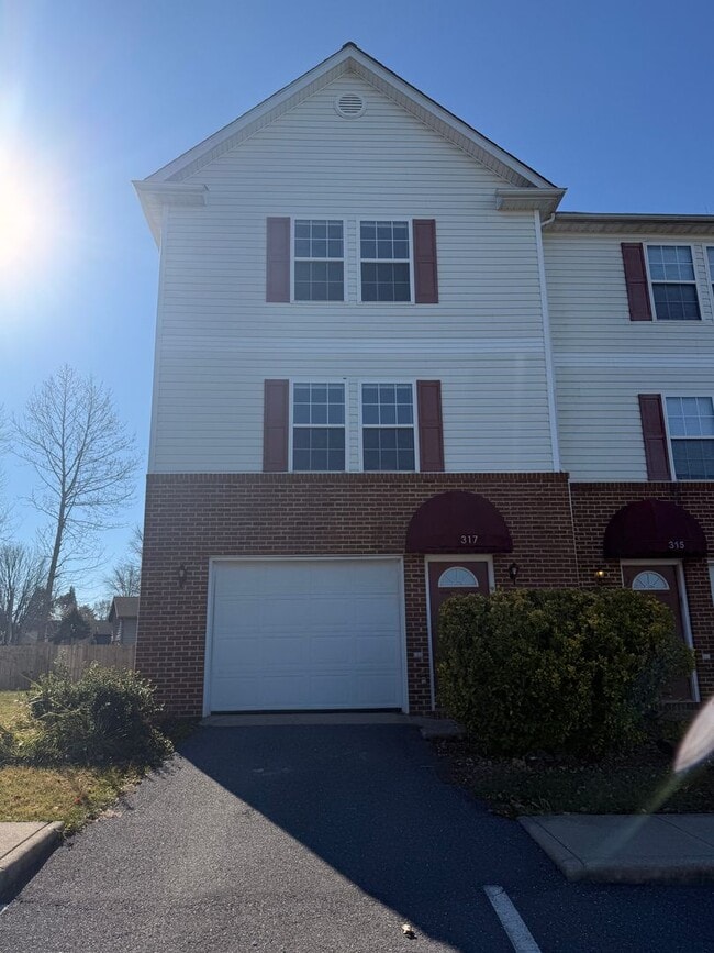317 Emerson Ln in Harrisonburg, VA - Building Photo - Building Photo