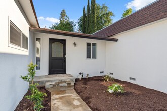 660 W Pat Dr in Clovis, CA - Building Photo - Building Photo