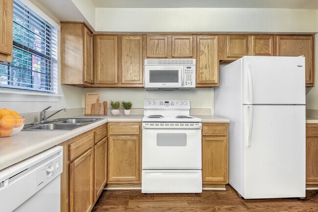 Camden Foxcroft in Charlotte, NC - Building Photo - Building Photo