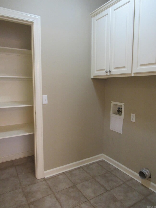 125 Orleans Dr in Maumelle, AR - Foto de edificio - Building Photo