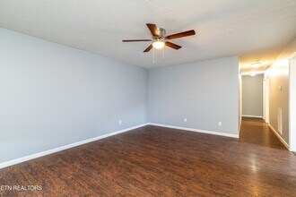 2013 Paris Rd NW in Knoxville, TN - Building Photo - Building Photo