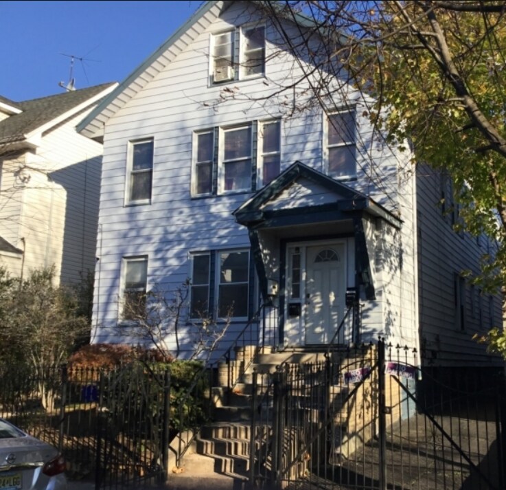 87 Tillinghast St in Newark, NJ - Building Photo