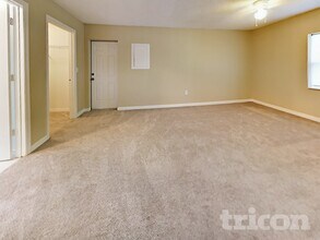 5360 Alhambra Way S in St. Petersburg, FL - Foto de edificio - Building Photo