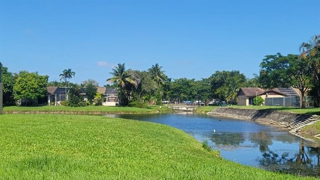 9520 W Daffodil Ln in Miramar, FL - Building Photo - Building Photo