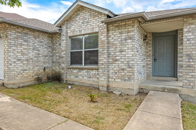 7902 Chestnut Bear Dr in Converse, TX - Building Photo - Building Photo