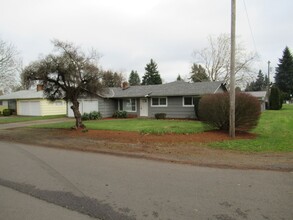 4492 Coloma Dr SE in Salem, OR - Building Photo - Building Photo