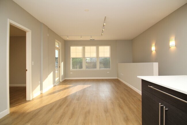 229 Park Ave, Unit LW-11 in Clarendon Hills, IL - Building Photo - Building Photo