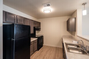 The Creek at Cottonwood Apartment Homes in Colorado Springs, CO - Building Photo