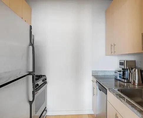 130 Water St in New York, NY - Building Photo - Building Photo