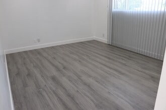 6104 Costello Ave in Van Nuys, CA - Foto de edificio - Building Photo