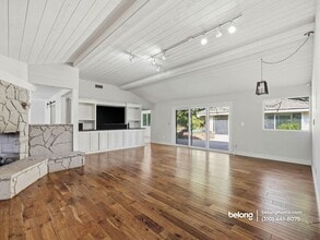 22243 Craggyview St in Los Angeles, CA - Foto de edificio - Building Photo