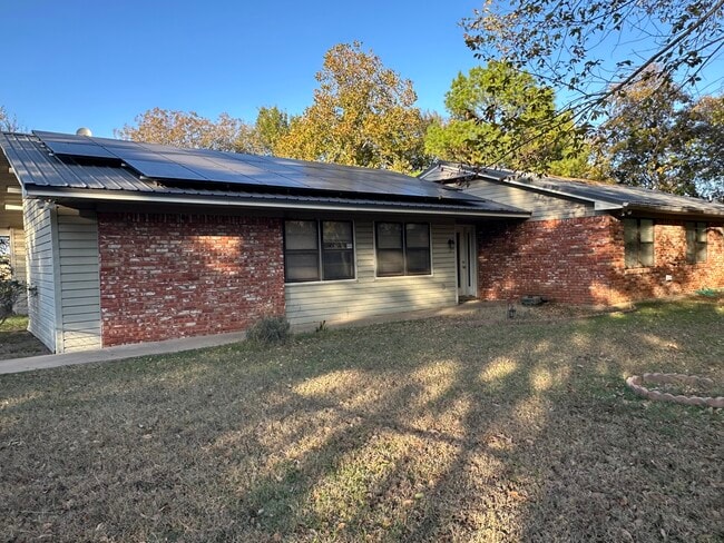 13520 NW Cache Rd in Lawton, OK - Foto de edificio - Building Photo