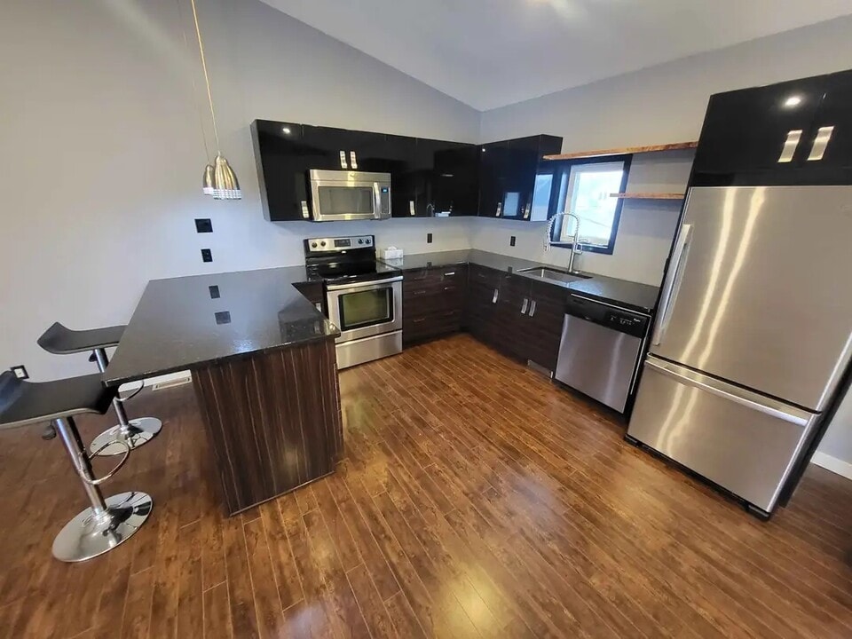 175 Bronx Pl in Winnipeg, MB - Building Photo