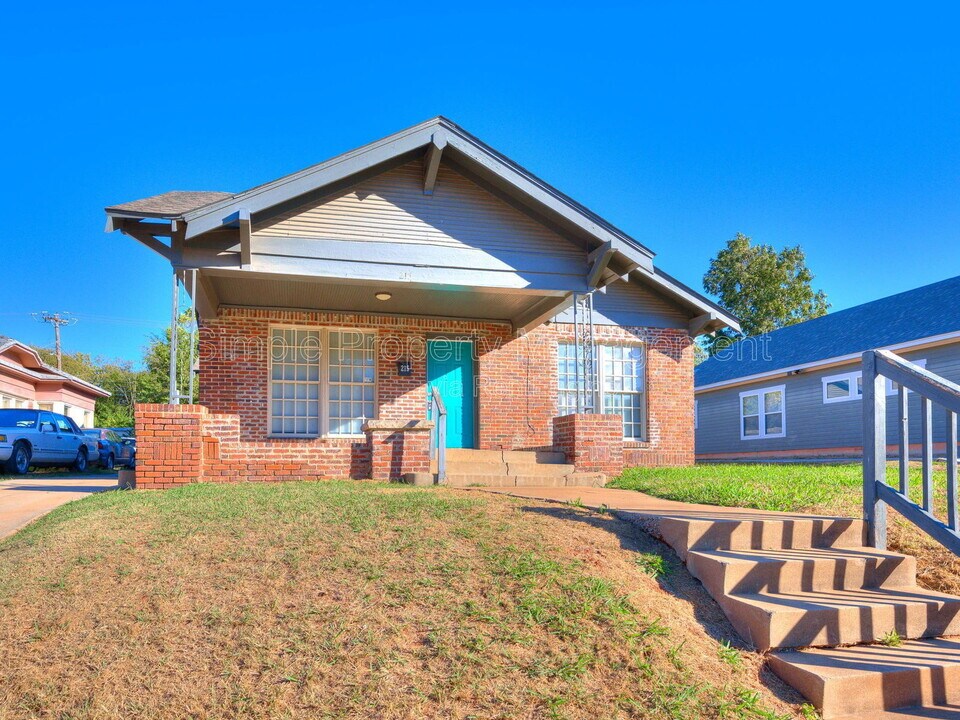 215 NE 16th St in Oklahoma City, OK - Building Photo