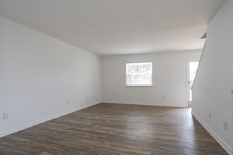 Canterbury Woods in Wilmington, NC - Building Photo - Interior Photo