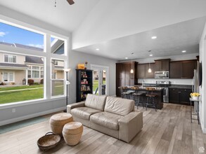 797 Newfield Dr in Sandy, UT - Building Photo - Building Photo