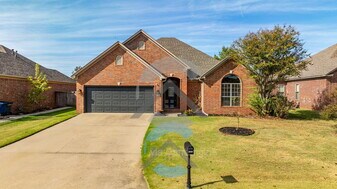 1445 Champions Dr in Conway, AR - Building Photo