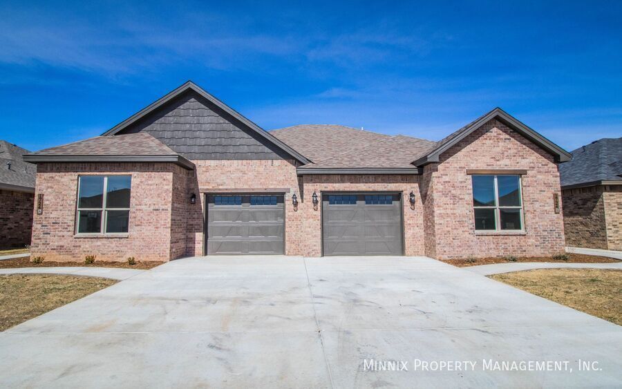 2010 102nd St in Lubbock, TX - Building Photo