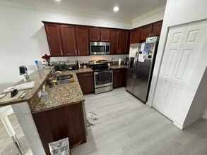 8880 NW 102nd Pl in Doral, FL - Building Photo - Building Photo