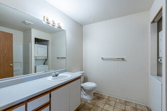 Cloverdale Apartments in Springfield, OR - Building Photo - Interior Photo