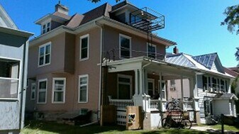 320 E Davenport St in Iowa City, IA - Building Photo