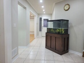 20 Bowsfield Dr in Brampton, ON - Building Photo - Building Photo